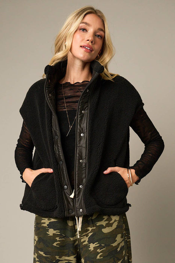 Oversized Fleece Vest, Black (S)