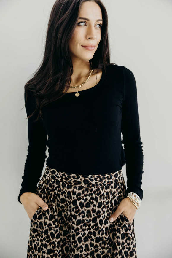 Long Sleeve Scoop Tee- Black (XS-3x)